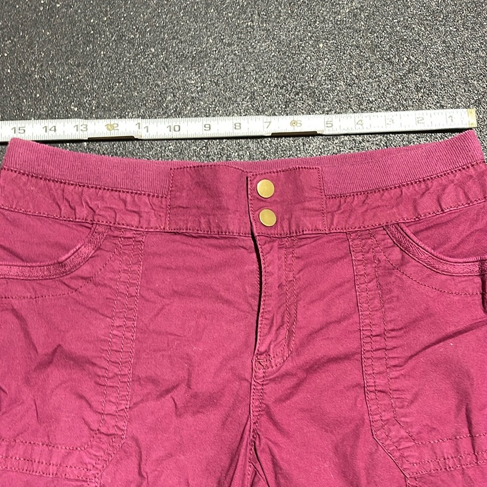 Style & Co cargo pants size 4 women’s. Lightweight tie at the ankles